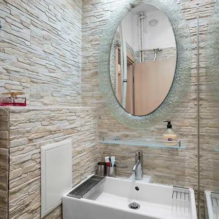 Apartman Aristocratic 2 Bedroom Flat Next To Ndk
